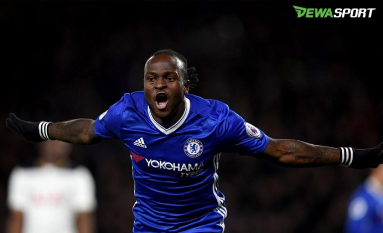 Victor Moses Kawal Chelsea Pimpin Klasemen Liga Primer Inggris