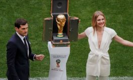 Casillas 'Gandeng' Model Seksi Jelang Rusia Vs Arab Saudi