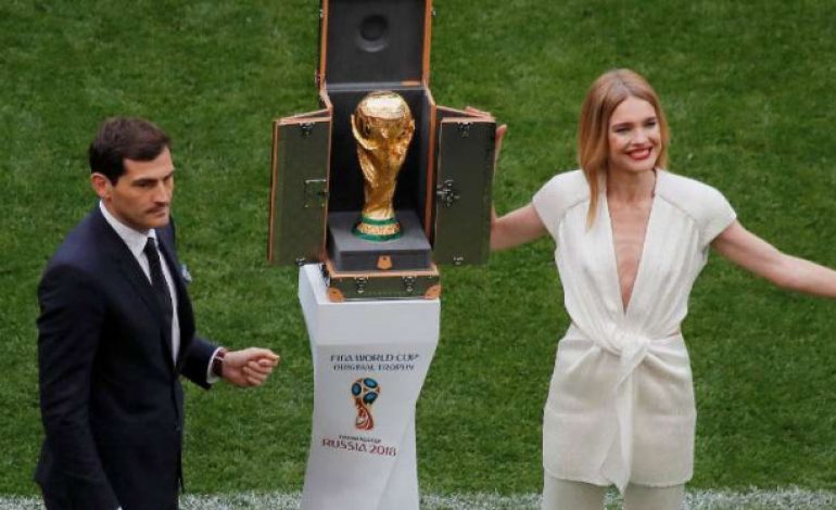 Casillas ‘Gandeng’ Model Seksi Jelang Rusia Vs Arab Saudi