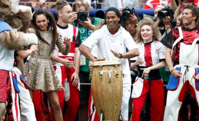 ‘Ngamen’ di Final Piala Dunia, Ronaldinho Sibuk Bergoyang