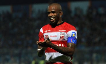 Greg Nwokolo Ganti Nomor Punggung di Madura United