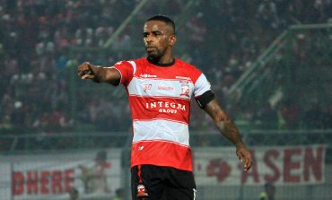 Gajinya Dipotong 75 Persen, Ini Respons Greg Nwokolo