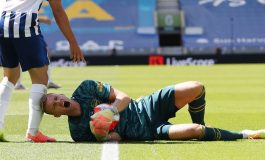 Bernd Leno Cedera Lutut usai Bertabrakan dengan Neal Maupay
