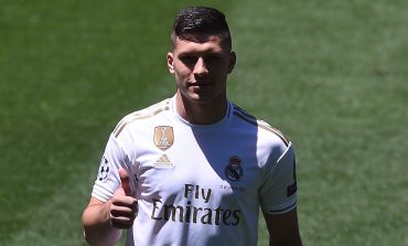 Klub Papan Tengah Bundesliga Ramaikan Perburuan Luka Jovic