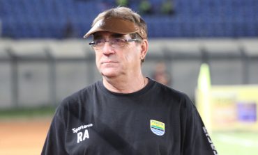 Kesehatan Terus Membaik, Robert Rene Alberts Tak Sabar Pimpin Latihan Persib