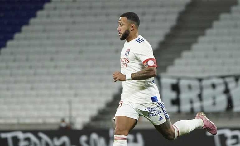 Juventus Coba Telikung Transfer Memphis Depay ke Barcelona