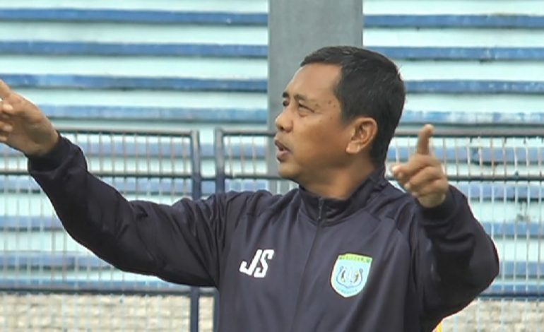 Jafri Sastra Resmi Latih Persela Lamongan