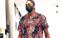 Justin Holiday Pesan Baju Batik di Blitar, Jawa Timur.. Netizen Heboh!!!